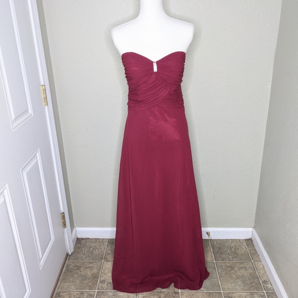 Night Way Collections Dresses & Skirts - Nightway Gown Size 14 Red Strapless Floor Length